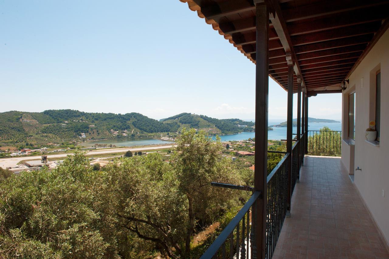 Apartments Villa L&M Skiathos Kalivia  Bagian luar foto